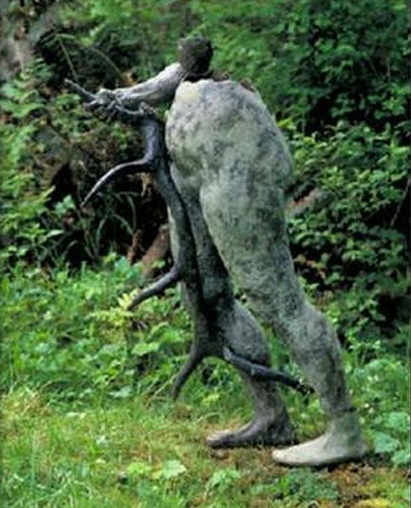 Newsbringer statue